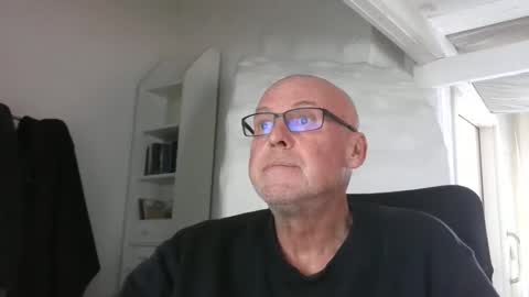 Snapshot of madio1187940 chatting on 11/28/25, 12:08 madio1187940 online show from 11/28/25, 12:08