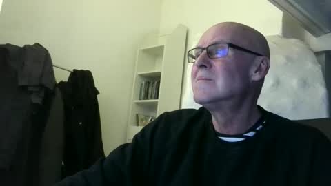 madio1187940 online show from 12/23/25, 01:58