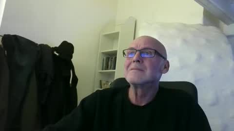 madio1187940 online show from 01/06/26, 02:43