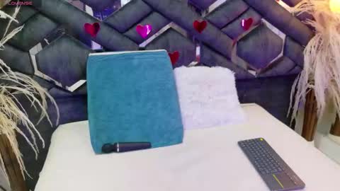 Snapshot of madison_07 chatting on 09/25/25, 05:44 madison online show from 09/25/25, 05:44