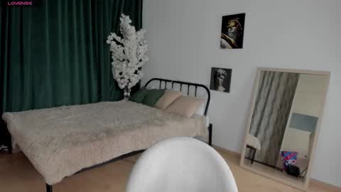 Snapshot of madison_mongomeri chatting on 11/26/25, 02:56 Medison online show from 11/26/25, 02:56