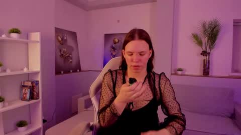 Snapshot of madison_mongomeri chatting on 12/15/25, 03:11 Medison online show from 12/15/25, 03:11