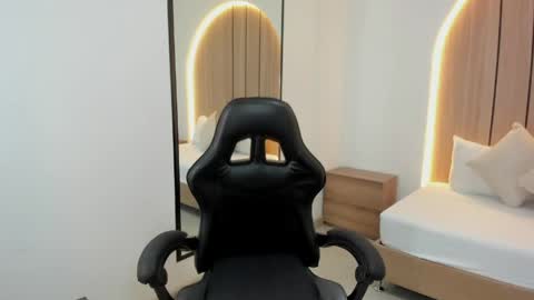 M A D I S O N online show from 04/15/26, 08:09