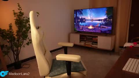 Snapshot of madisonlara chatting on 11/08/25, 05:56 madisonlara online show from 11/08/25, 05:56