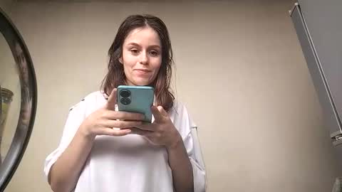 Snapshot of madisonthomas18 chatting on 05/29/26, 05:44 My name is madi Lushdomi is activeThere are legends that in this room all your wishes can come true Private is Open online show from 05/29/26, 05:44