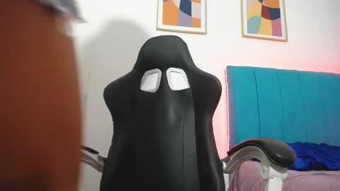 madisson_jones18 online show from 04/22/26, 11:45