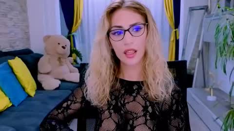 Madye Roberts online show from 10/23/25, 09:35