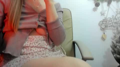 Snapshot of madyqueen chatting on 12/26/24, 06:12 Mara online show from 12/26/24, 06:12