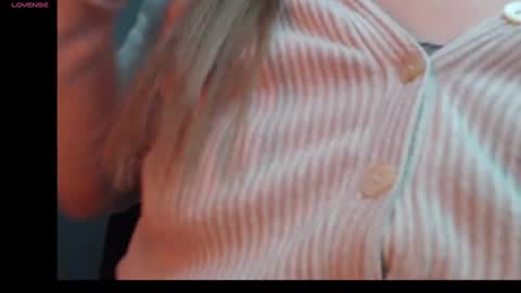 Snapshot of madyqueen chatting on 02/27/25, 06:42 Mara online show from 02/27/25, 06:42