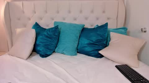 Mae Lyra online show from 11/08/25, 11:43