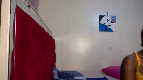 Snapshot of maelys_t chatting on 04/12/26, 06:02 Maelys online show from 04/12/26, 06:02