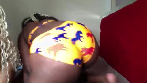 Snapshot of maelys_t chatting on 05/04/26, 01:40 Maelys online show from 05/04/26, 01:40