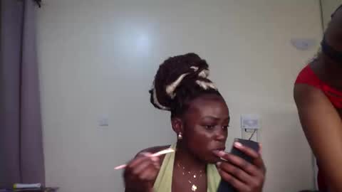 Snapshot of maelys_t chatting on 05/09/26, 06:24 Maelys online show from 05/09/26, 06:24