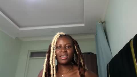 Snapshot of maelys_t chatting on 05/10/26, 03:06 Maelys online show from 05/10/26, 03:06