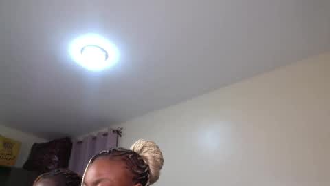 Snapshot of maelys_t chatting on 05/13/26, 06:49 Maelys online show from 05/13/26, 06:49