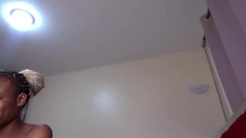 Snapshot of maelys_t chatting on 05/16/26, 09:35 Maelys online show from 05/16/26, 09:35