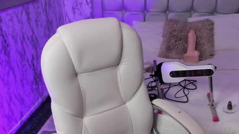 Snapshot of maeve_bigboobs chatting on 02/24/25, 01:35 Mae online show from 02/24/25, 01:35
