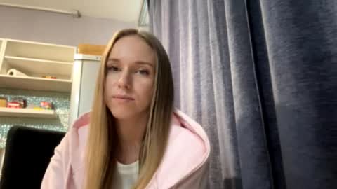 Snapshot of mafaldatefera chatting on 02/18/26, 08:10 Sara online show from 02/18/26, 08:10