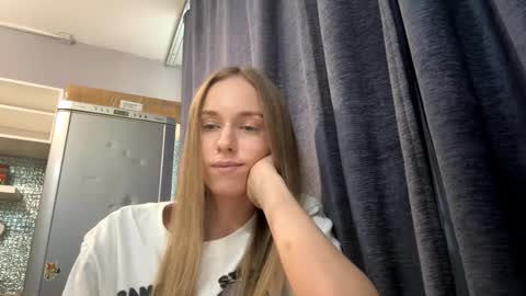 Snapshot of mafaldatefera chatting on 02/19/26, 06:42 Sara online show from 02/19/26, 06:42