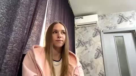 Snapshot of mafaldatefera chatting on 02/24/26, 06:11 Sara online show from 02/24/26, 06:11