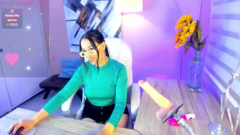 Maria Fernanda online show from 11/19/25, 10:43
