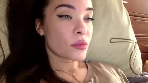 magggg658318 online show from 09/17/25, 09:33