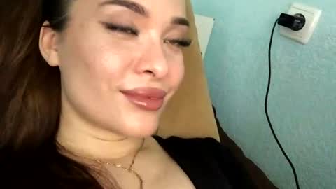 Snapshot of magggg658318 chatting on 06/13/26, 03:21 magggg658318 online show from 06/13/26, 03:21