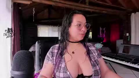 Snapshot of maggie_queen chatting on 06/08/26, 03:12 Luna online show from 06/08/26, 03:12