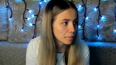 Maggie online show from 10/15/25, 12:33