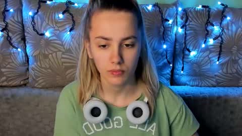 Maggie online show from 12/15/25, 03:00