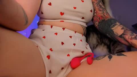 Snapshot of magic_alie chatting on 09/23/25, 05:54 Magic Allie online show from 09/23/25, 05:54