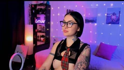 Snapshot of magic_alie chatting on 11/22/25, 04:33 Magic Allie online show from 11/22/25, 04:33