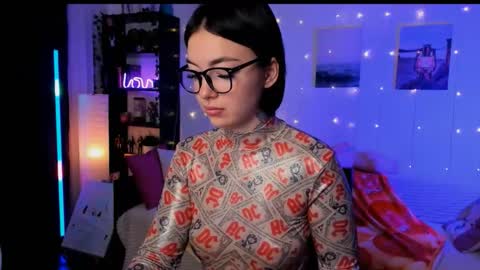 Snapshot of magic_alie chatting on 12/15/25, 06:39 Magic Allie online show from 12/15/25, 06:39