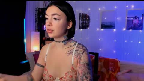 Snapshot of magic_alie chatting on 12/18/25, 07:25 Magic Allie online show from 12/18/25, 07:25