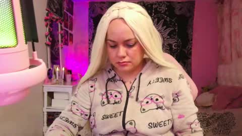 Claire online show from 01/11/25, 02:09