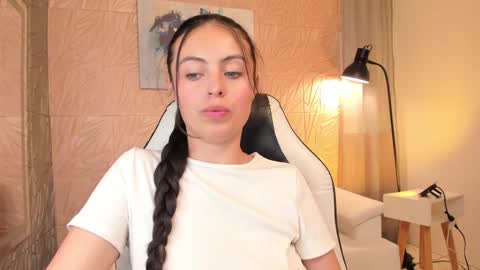 Snapshot of magic_fernanda chatting on 01/28/25, 12:05 Fer online show from 01/28/25, 12:05
