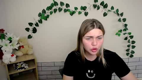 Snapshot of magic_katarina_ chatting on 12/18/24, 10:24 magic_katarina_ online show from 12/18/24, 10:24