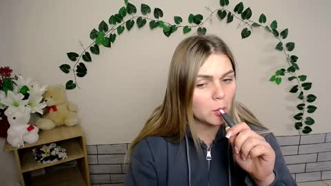 Snapshot of magic_katarina_ chatting on 12/24/24, 10:44 magic_katarina_ online show from 12/24/24, 10:44