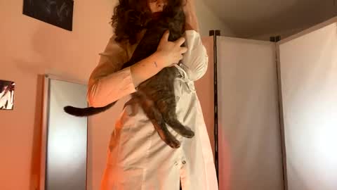 Snapshot of magic_mini_moon chatting on 01/26/25, 09:07 Mikky or Moon online show from 01/26/25, 09:07