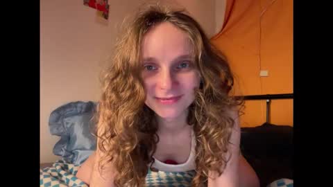 Snapshot of magic_mini_moon chatting on 09/20/25, 06:31 Mikky or Moon online show from 09/20/25, 06:31