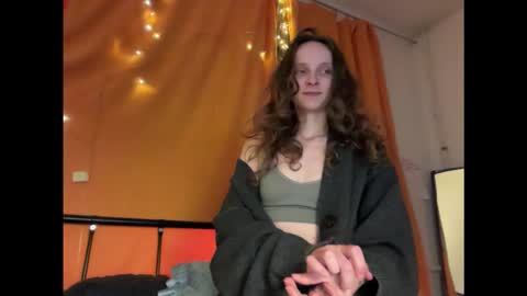 Snapshot of magic_mini_moon chatting on 10/03/25, 06:05 Mikky or Moon online show from 10/03/25, 06:05