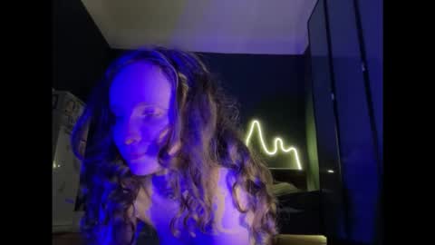 Snapshot of magic_mini_moon chatting on 10/09/25, 07:12 Mikky or Moon online show from 10/09/25, 07:12