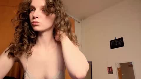 Mikky or Moon online show from 12/17/25, 08:59