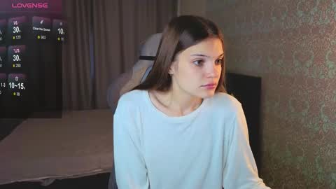 Snapshot of magic_shy chatting on 09/19/25, 01:29 Merry online show from 09/19/25, 01:29