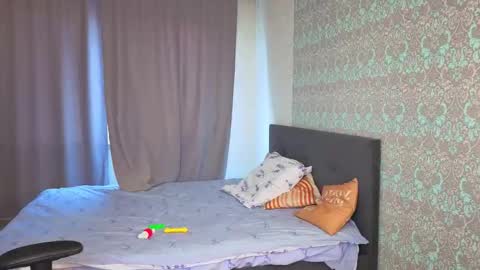 Snapshot of magic_shy chatting on 10/15/25, 01:39 Merry online show from 10/15/25, 01:39