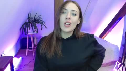 Zooey online show from 02/18/25, 07:52