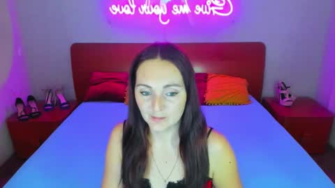 Snapshot of magiceyess chatting on 12/20/24, 08:28 Lili and Bella online show from 12/20/24, 08:28