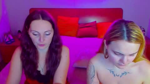 Snapshot of magiceyess chatting on 12/28/24, 03:48 Lili and Bella online show from 12/28/24, 03:48