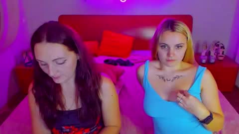 Snapshot of magiceyess chatting on 12/29/24, 11:40 Lili and Bella online show from 12/29/24, 11:40