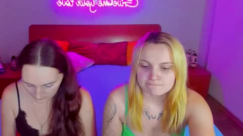 Snapshot of magiceyess chatting on 01/12/25, 10:12 Lili and Bella online show from 01/12/25, 10:12